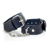 Наручники из искуственной кожи Fetish Boss Series - Handcuffs with studs, BS3300093