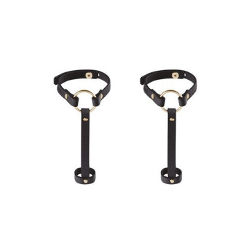 Пара браслетів на зап'ясті і палець Bijoux Indiscrets MAZE Hand Bracelet Harness Black, екошкіра
