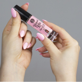 Блеск для губ с эффектом вибрации Secret Play - LIP GLOSS Vibrant Kiss Cola, 6 грамм