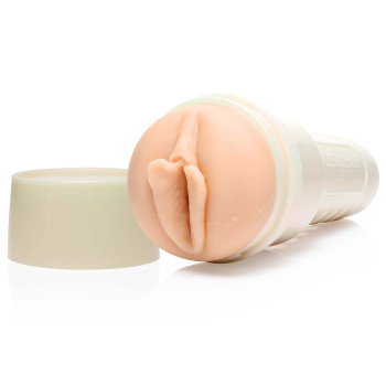 Мастурбатор Fleshlight Girls: Gina Valentina — Stellar со слепка вагины, очень нежный